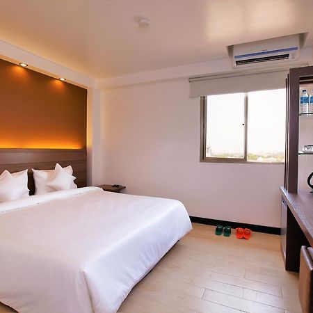 Clover City Center Plus Hotel Yangon Exterior foto