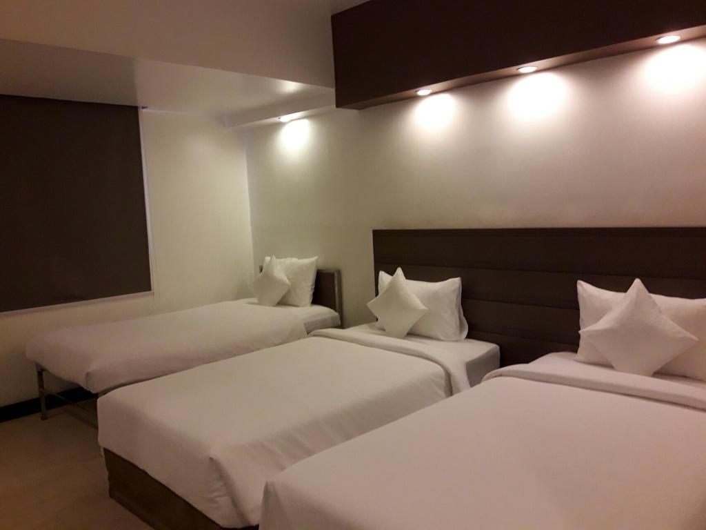 Clover City Center Plus Hotel Yangon Exterior foto