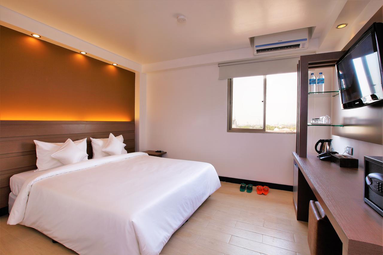 Clover City Center Plus Hotel Yangon Exterior foto