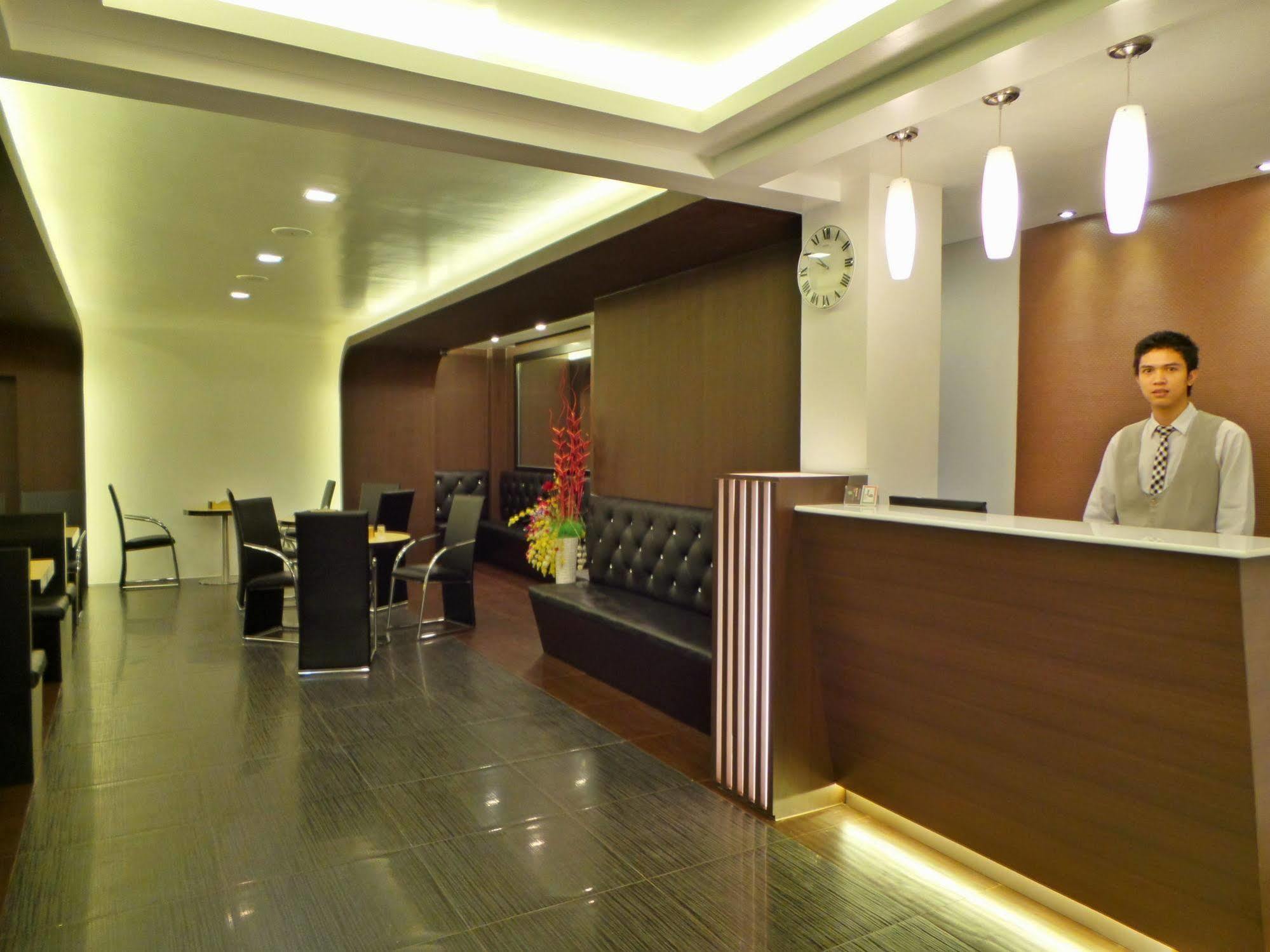 Clover City Center Plus Hotel Yangon Exterior foto