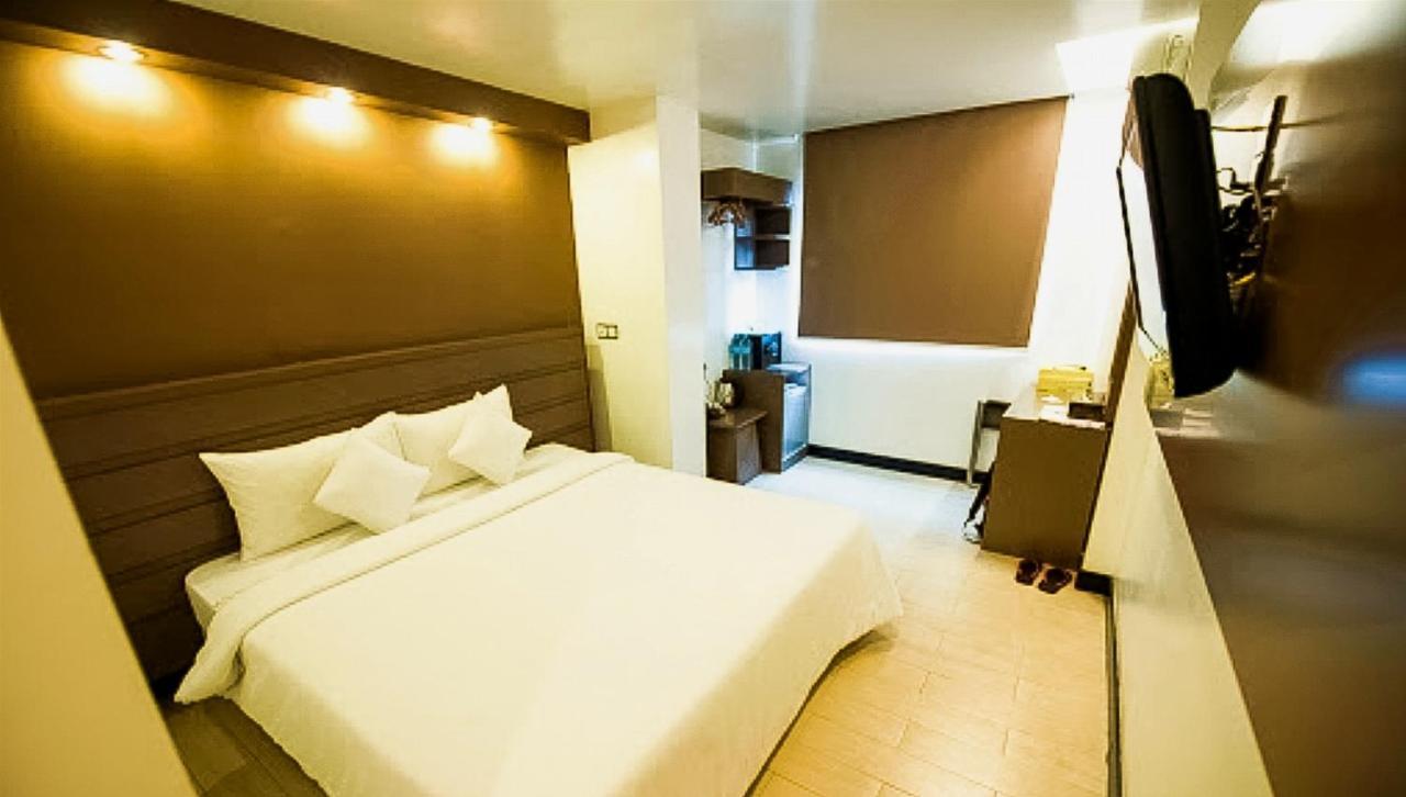 Clover City Center Plus Hotel Yangon Exterior foto